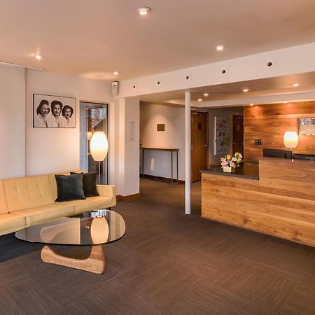 Modern Hotel بويسي المظهر الخارجي الصورة