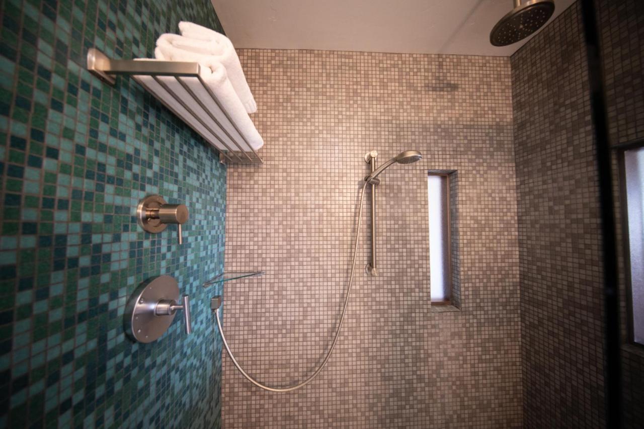 Modern Hotel بويسي المظهر الخارجي الصورة