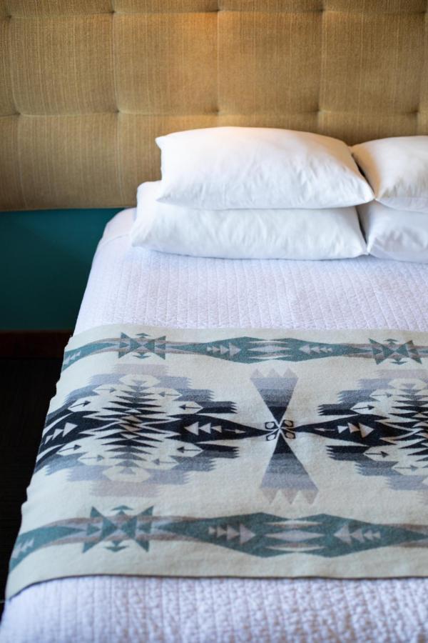 Modern Hotel بويسي المظهر الخارجي الصورة
